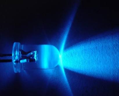 技术突破！研究者使用不稳定的钙钛矿制造出蓝光LED